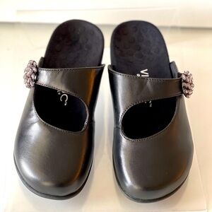 Vionic Black Leather Clog Mule Slides Flats Slip On Comfort Shoes Joan, Sz 5M